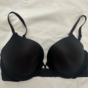 Victoria’s secret Bombshell Plunge Bra. Size 34c lightly used great condition